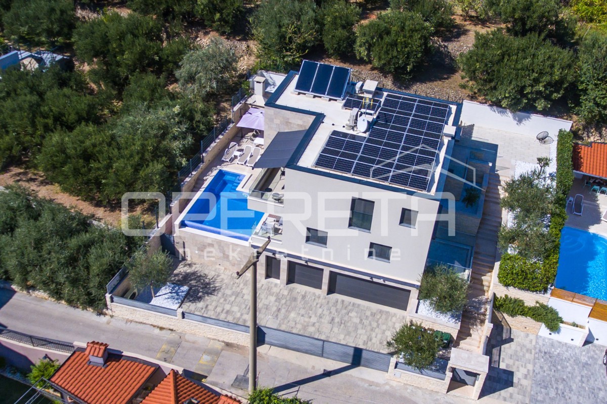 Villa di lusso a Žrnovnica – Oasi di lusso e privacy nei dintorni di Spalato