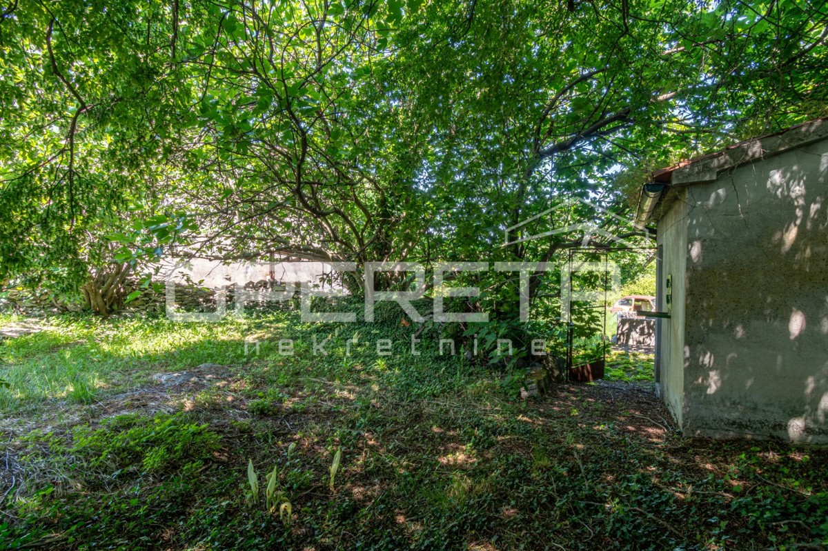 Idilliaca proprietà di 3 antiche, combinazione di terreno edificabile/agricolo 23900m2