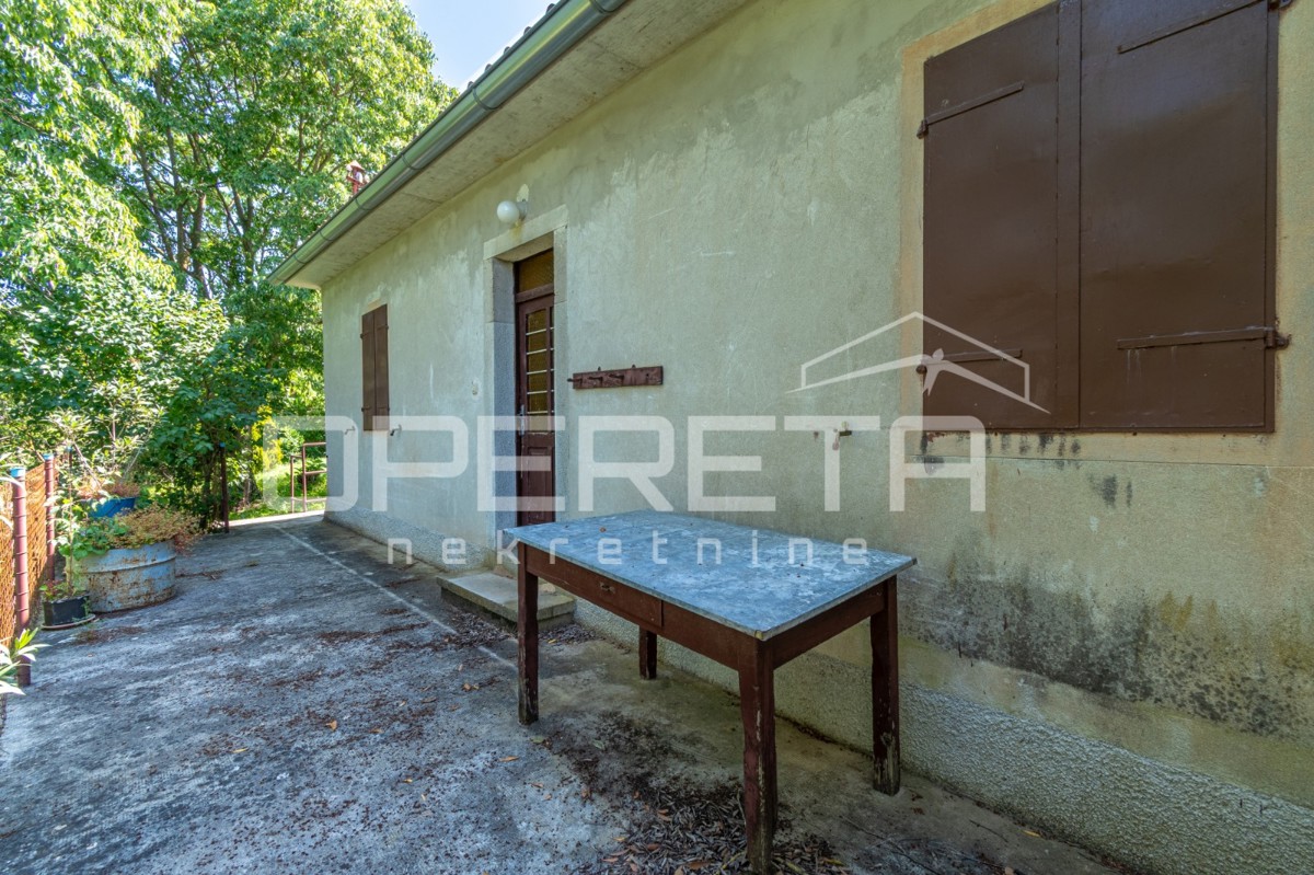 Idilliaca proprietà di 3 antiche, combinazione di terreno edificabile/agricolo 23900m2