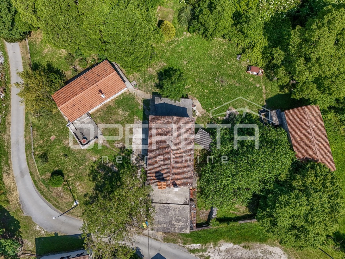 Idilliaca proprietà di 3 antiche, combinazione di terreno edificabile/agricolo 23900m2