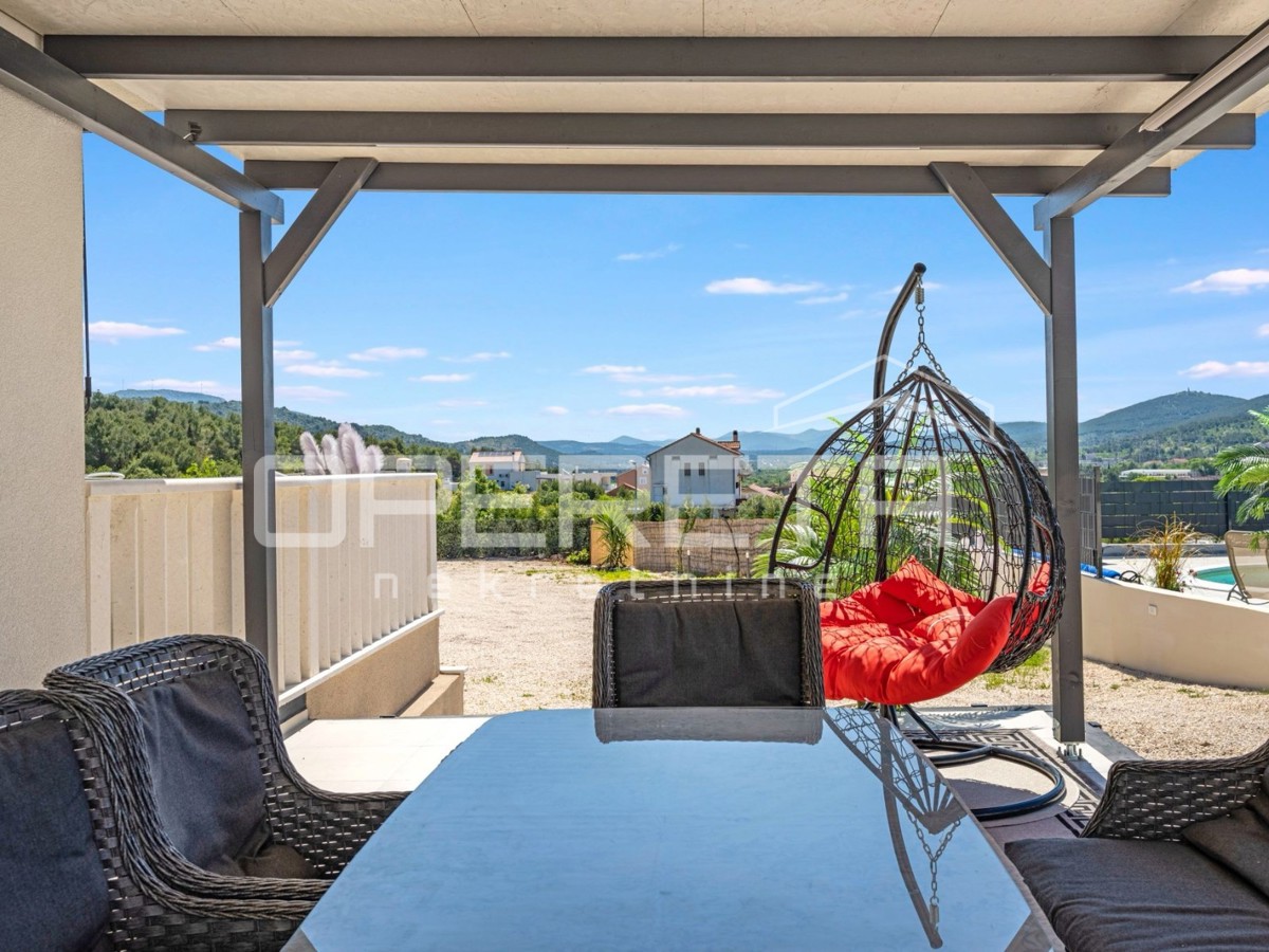 Casa di lusso con ampio giardino, Sebenico - Bilice