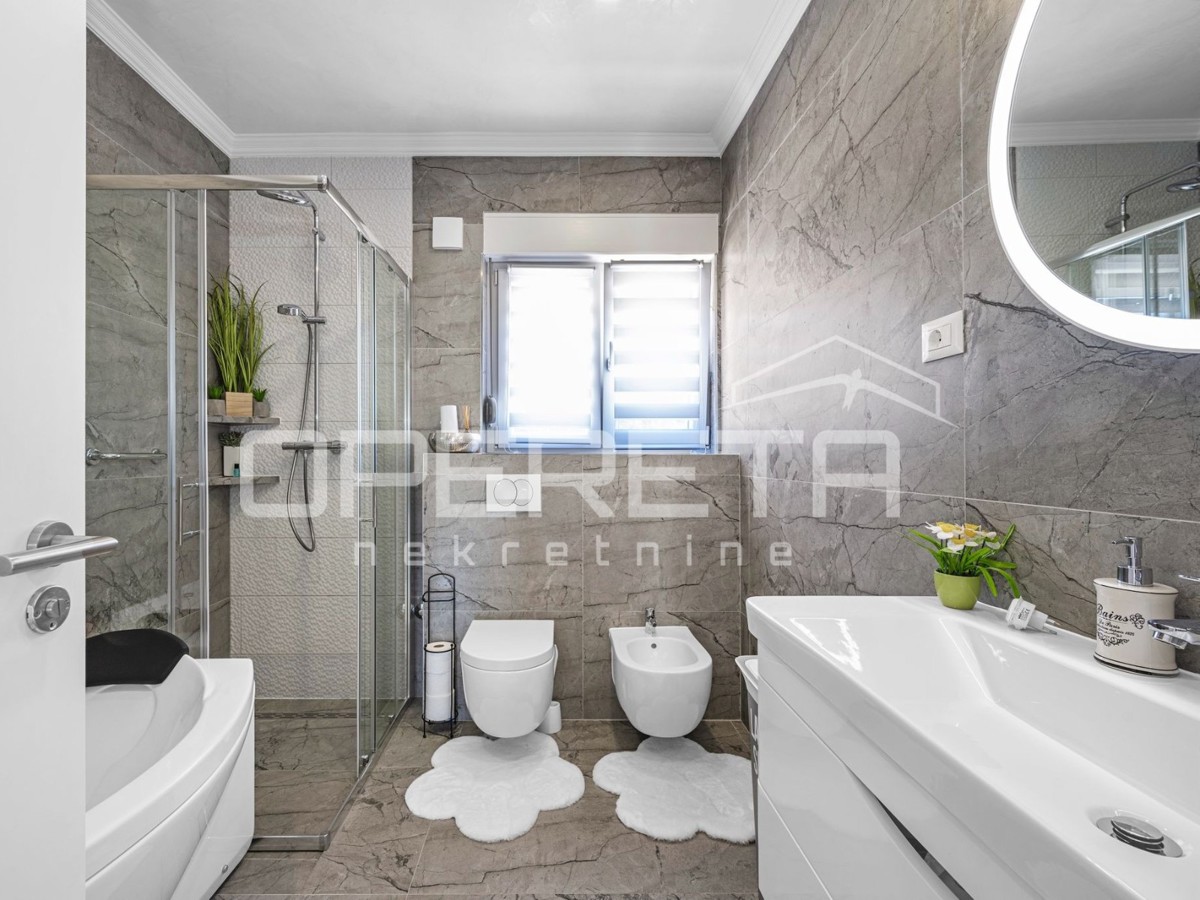 Casa di lusso con ampio giardino, Sebenico - Bilice