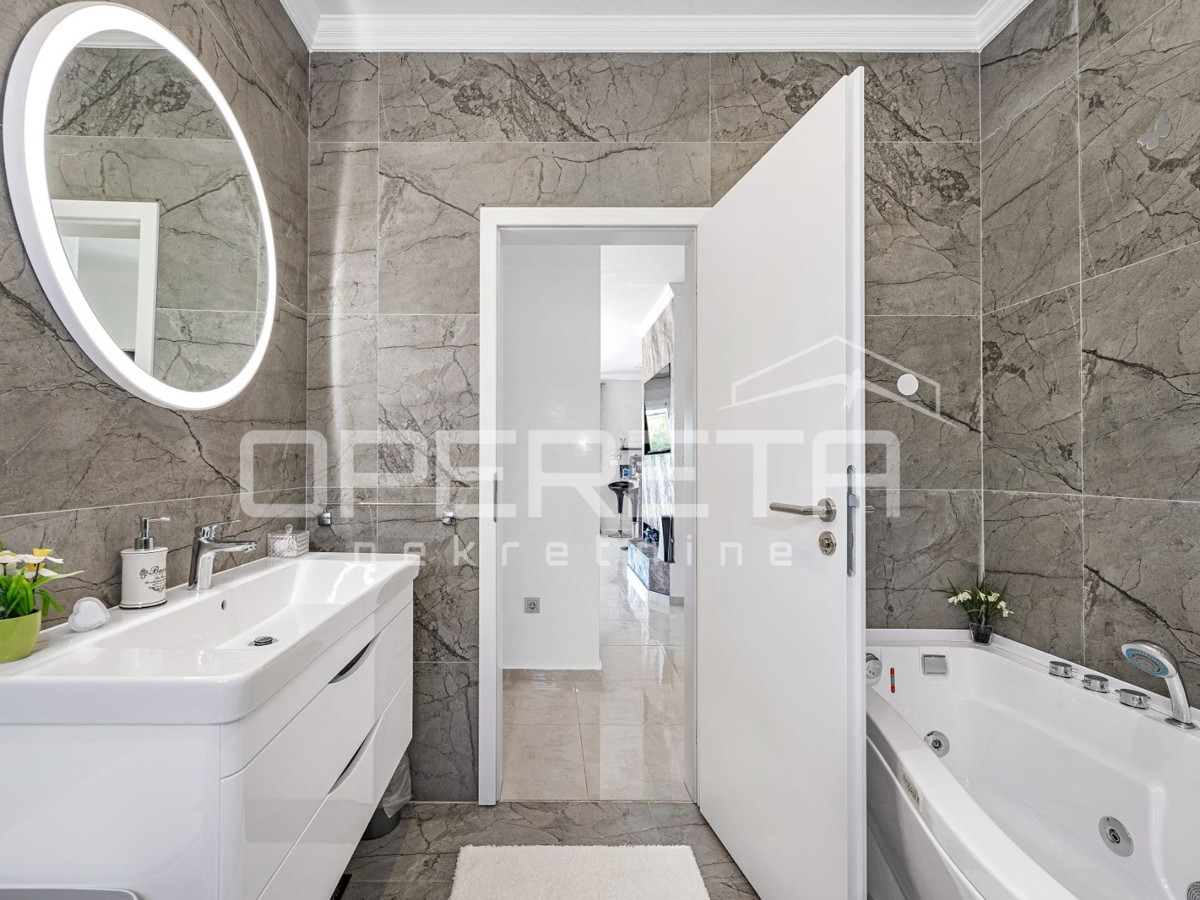 Casa di lusso con ampio giardino, Sebenico - Bilice