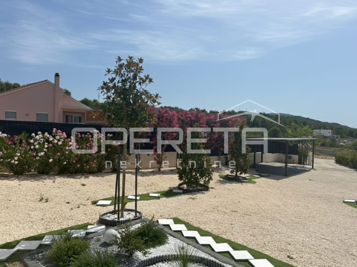 Casa di lusso con ampio giardino, Sebenico - Bilice