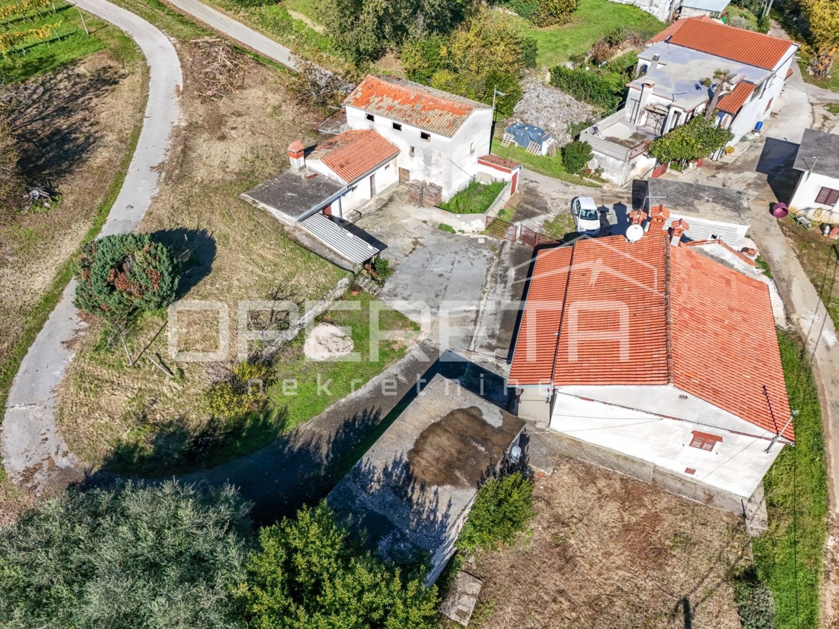 Istria, Pićan - Proprietà con casa e 4 edifici aggiuntivi