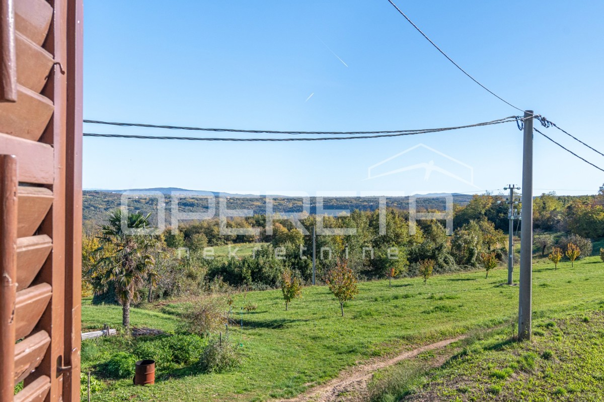 Istria, Pićan - Proprietà con casa e 4 edifici aggiuntivi