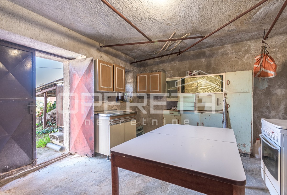 Istria, Pićan - Proprietà con casa e 4 edifici aggiuntivi