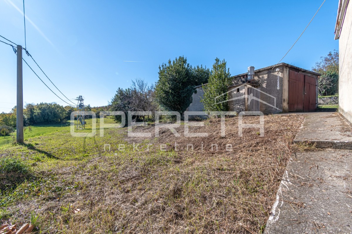 Istria, Pićan - Proprietà con casa e 4 edifici aggiuntivi