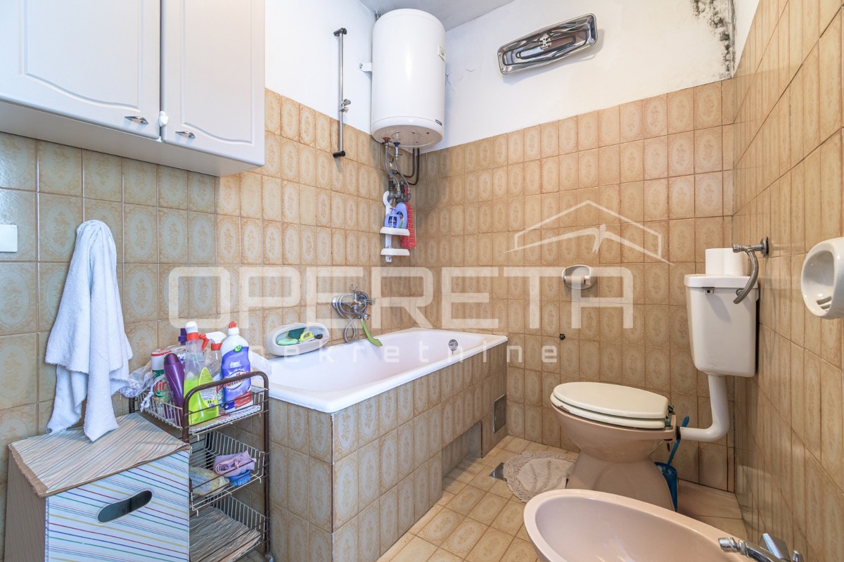 Istria, Pićan - Proprietà con casa e 4 edifici aggiuntivi