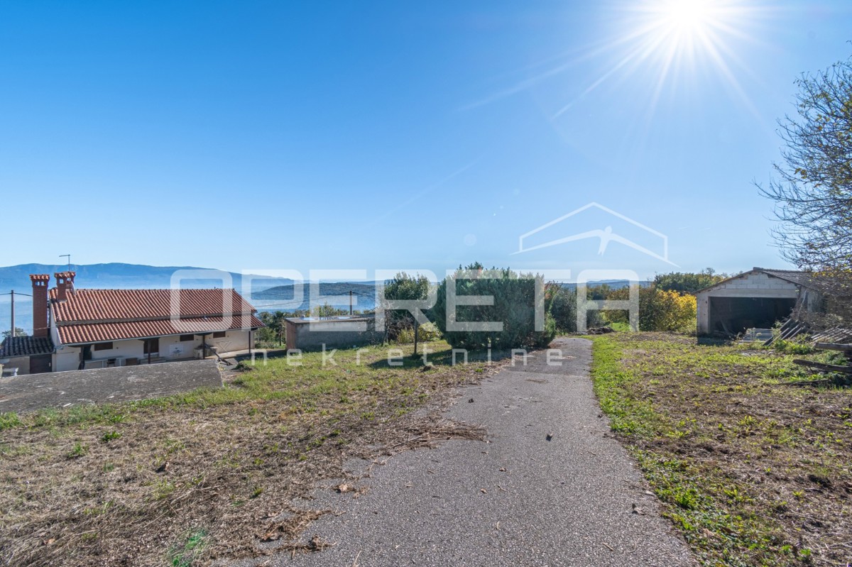 Istria, Pićan - Proprietà con casa e 4 edifici aggiuntivi