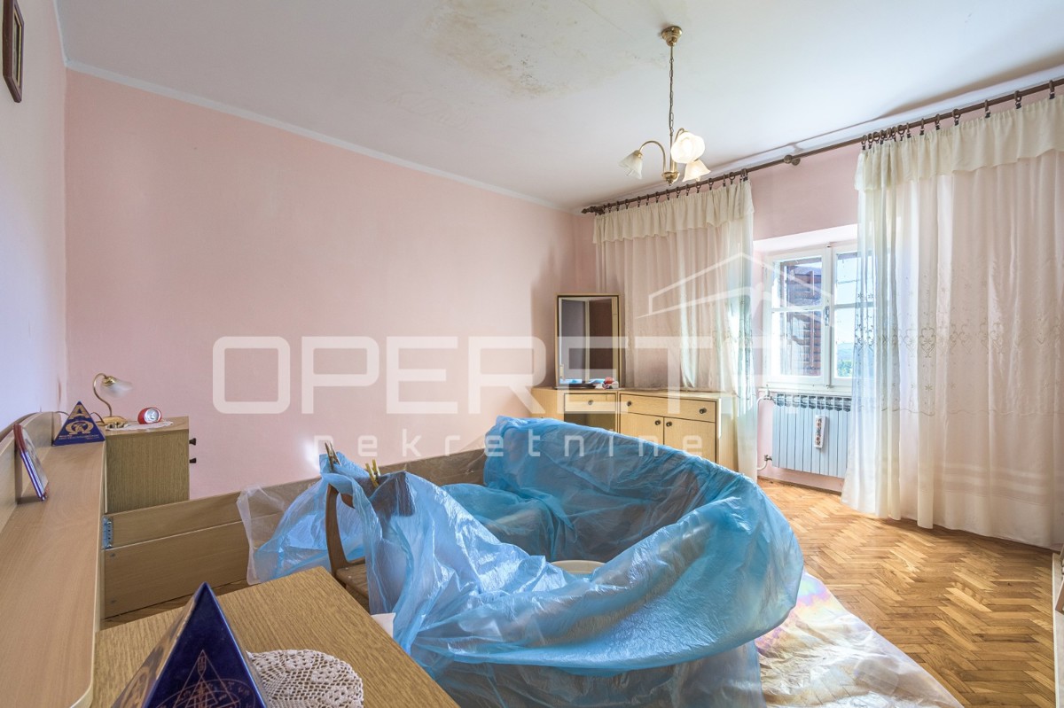 Istria, Pićan - Proprietà con casa e 4 edifici aggiuntivi