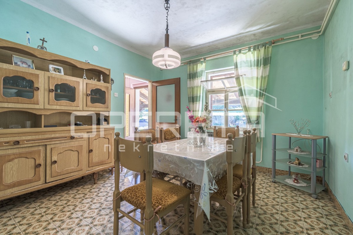 Istria, Pićan - Proprietà con casa e 4 edifici aggiuntivi