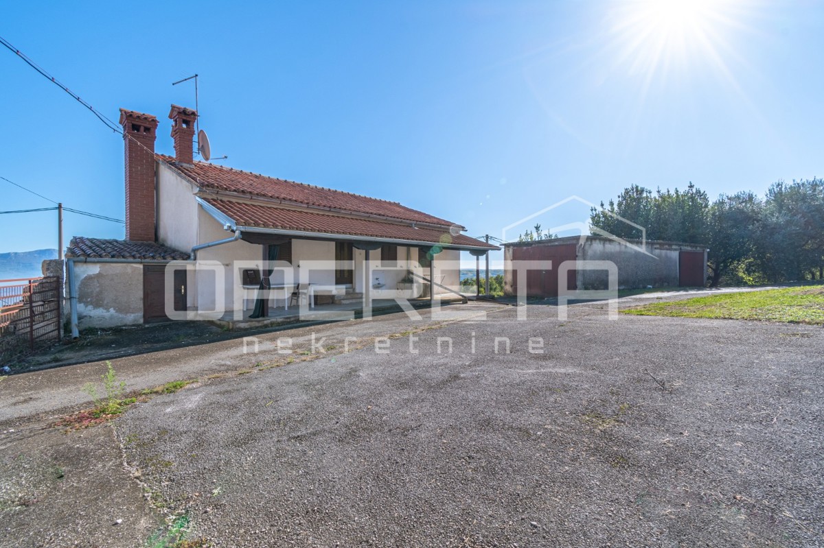 Istria, Pićan - Proprietà con casa e 4 edifici aggiuntivi