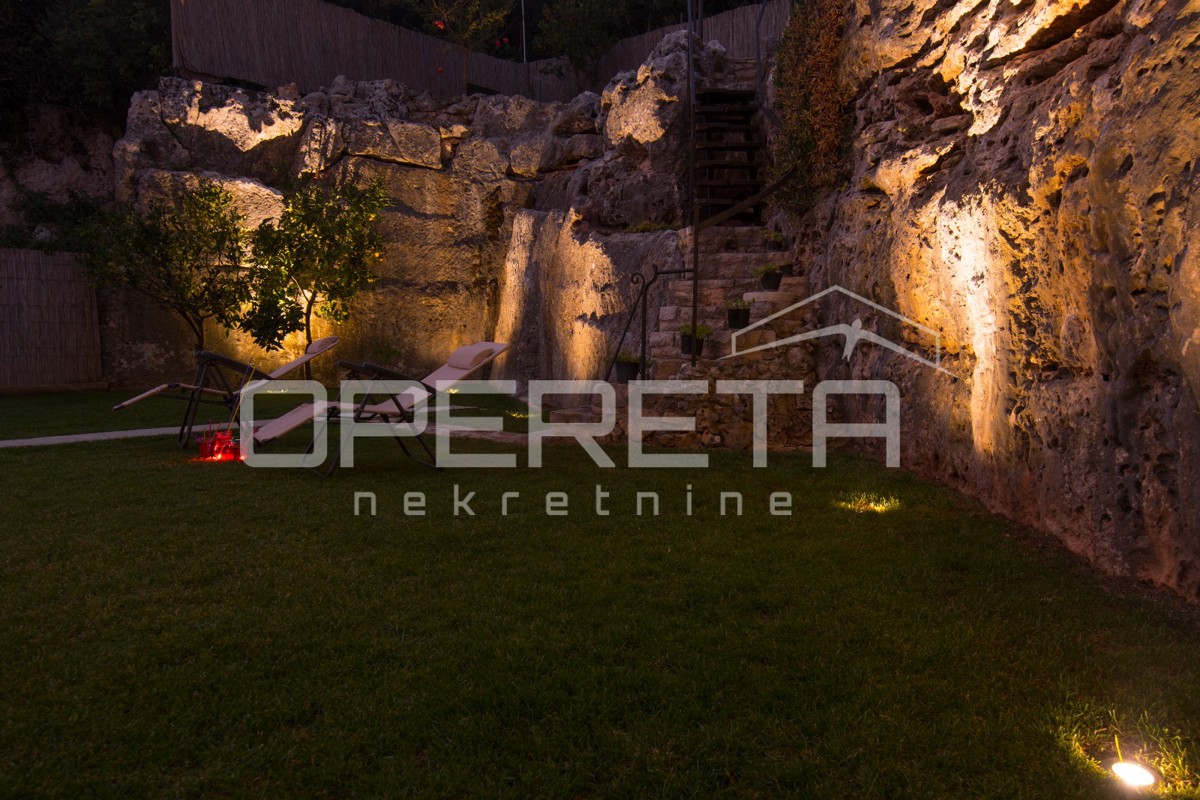 Casa con piscina, vista mare, a 200m dalla spiaggia