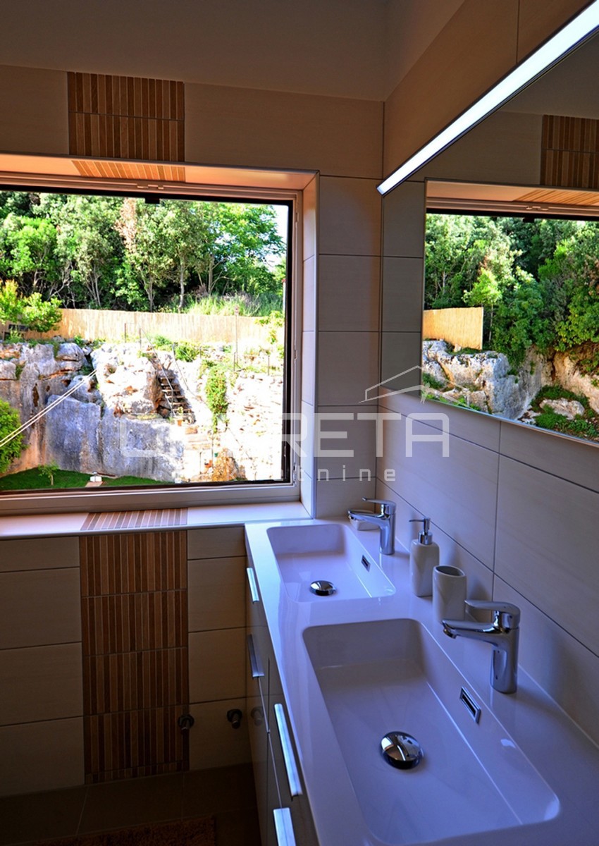 Casa con piscina, vista mare, a 200m dalla spiaggia