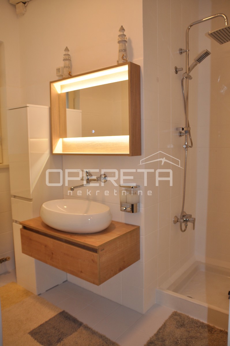 Casa con piscina, vista mare, a 200m dalla spiaggia