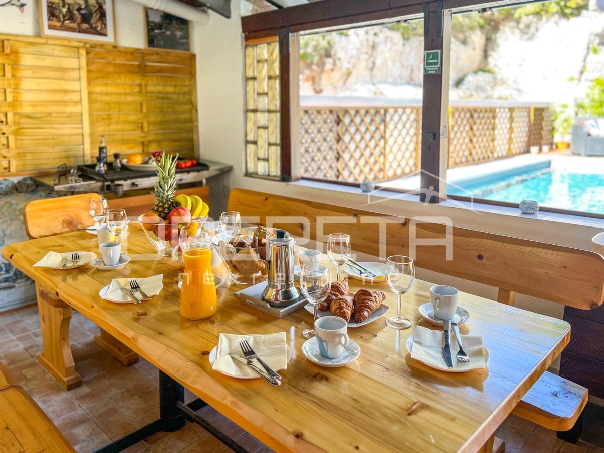 Casa con piscina, vista mare, a 200m dalla spiaggia