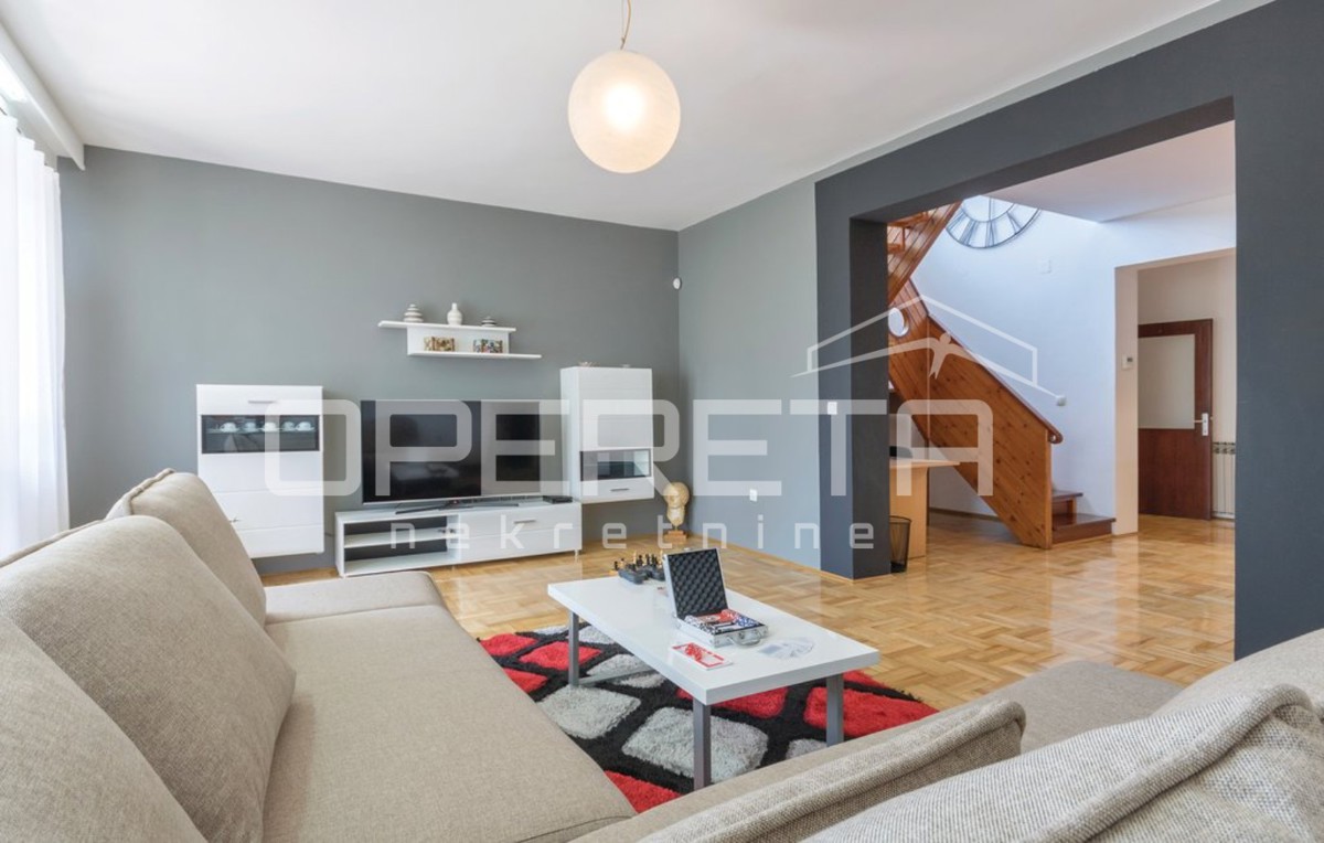 Casa con piscina, vista mare, a 200m dalla spiaggia