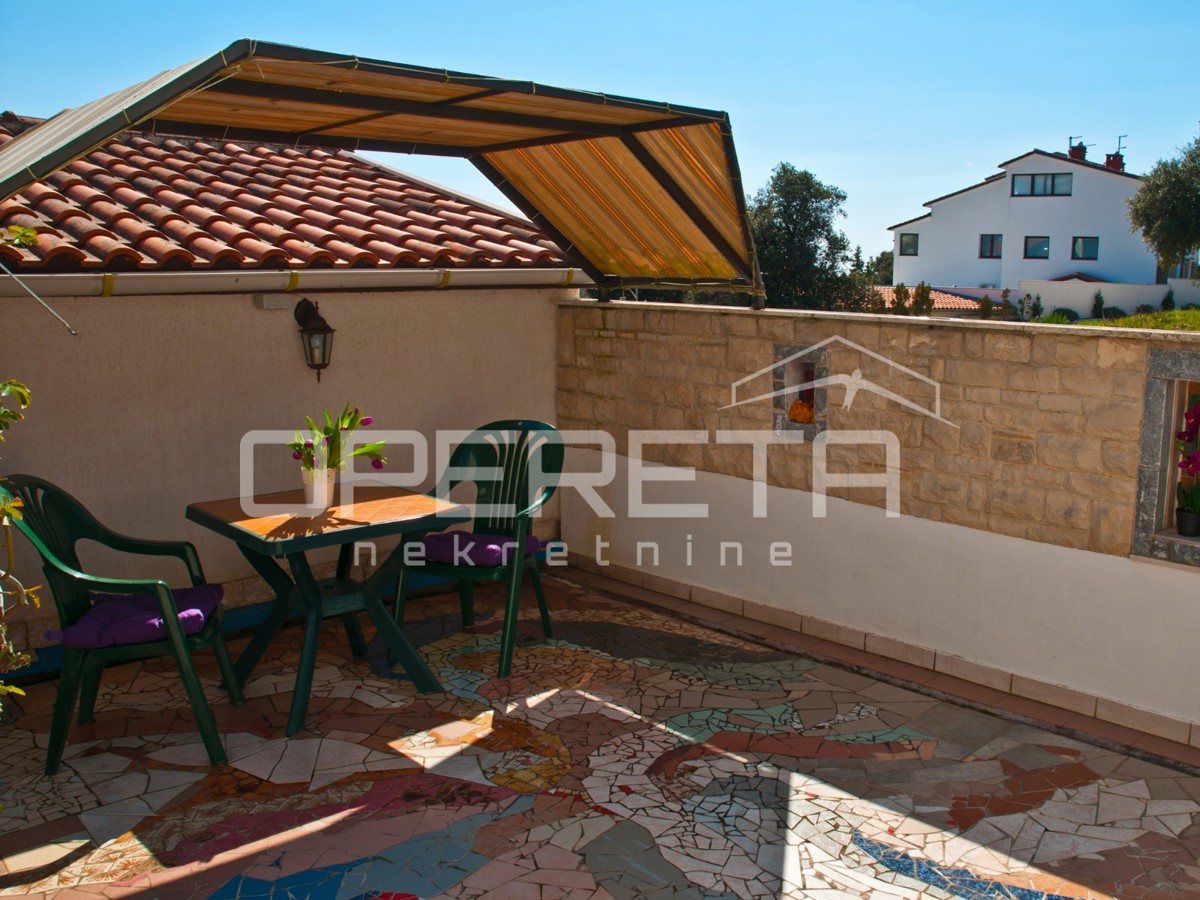 Casa con piscina, vista mare, a 200m dalla spiaggia