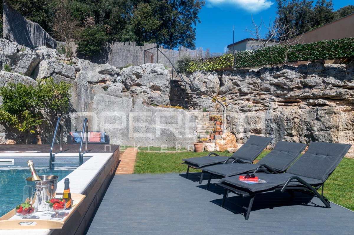 Casa con piscina, vista mare, a 200m dalla spiaggia