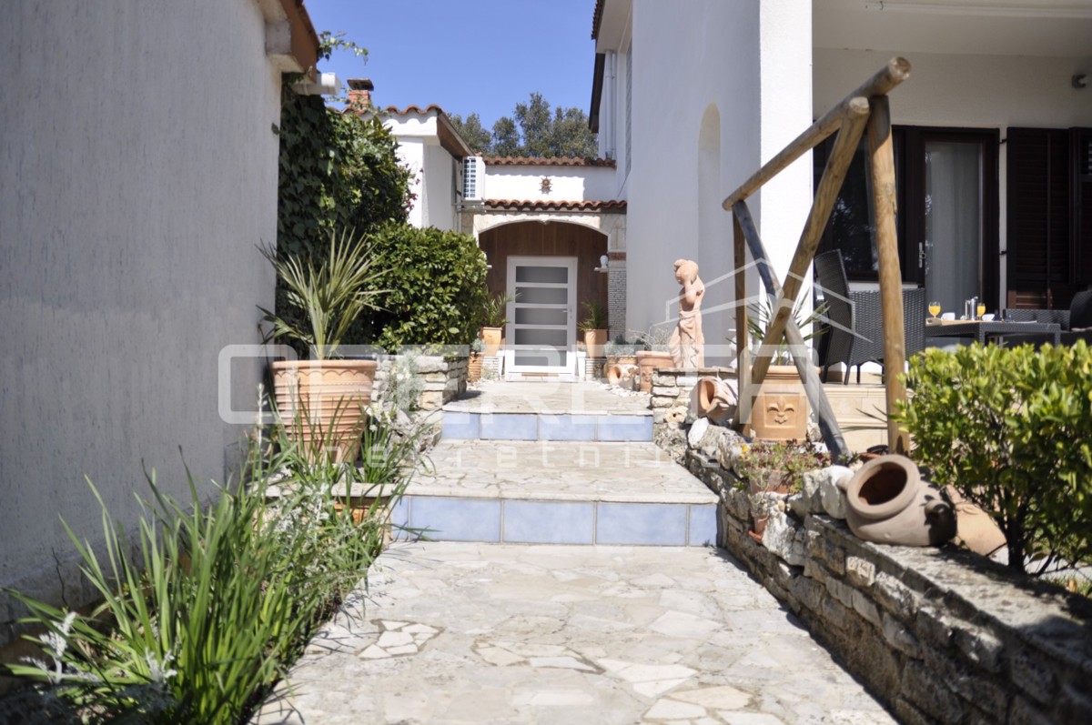 Casa con piscina, vista mare, a 200m dalla spiaggia
