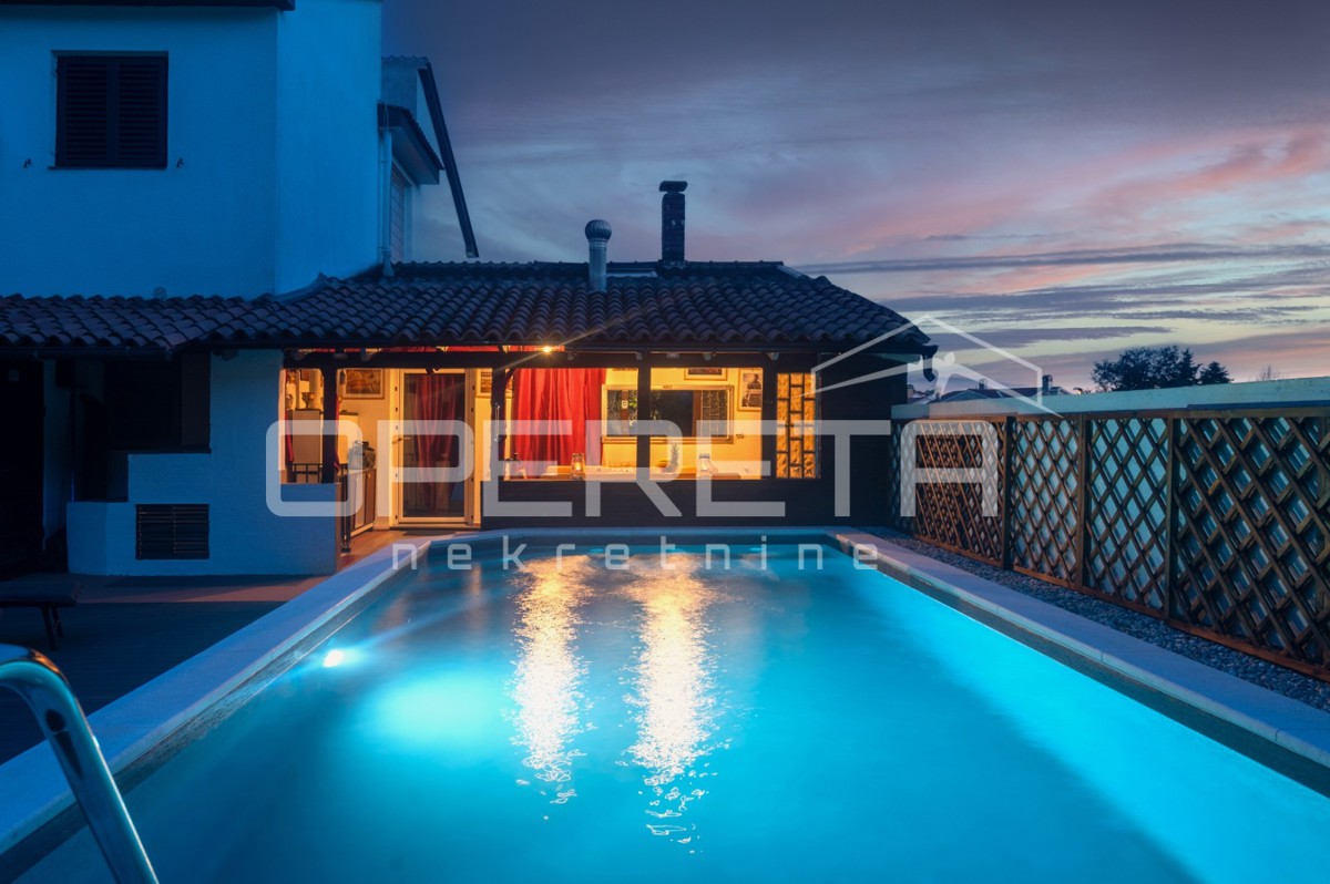 Casa con piscina, vista mare, a 200m dalla spiaggia