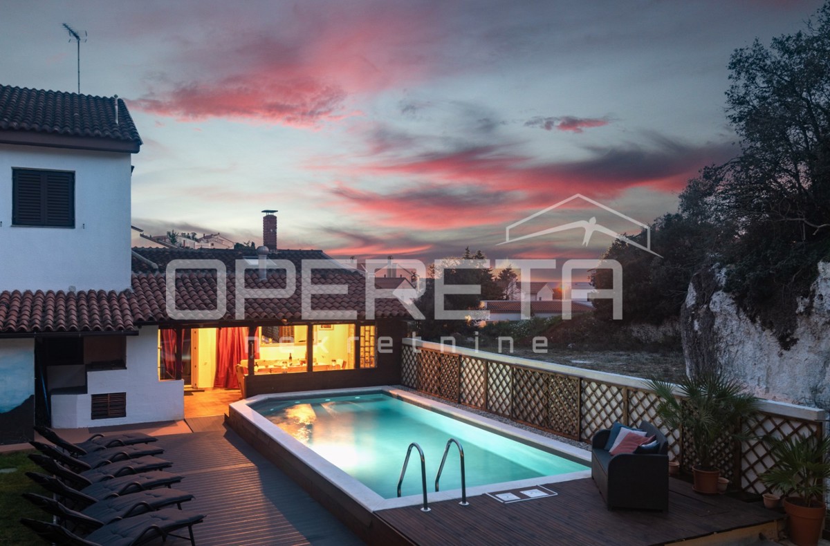 Casa con piscina, vista mare, a 200m dalla spiaggia