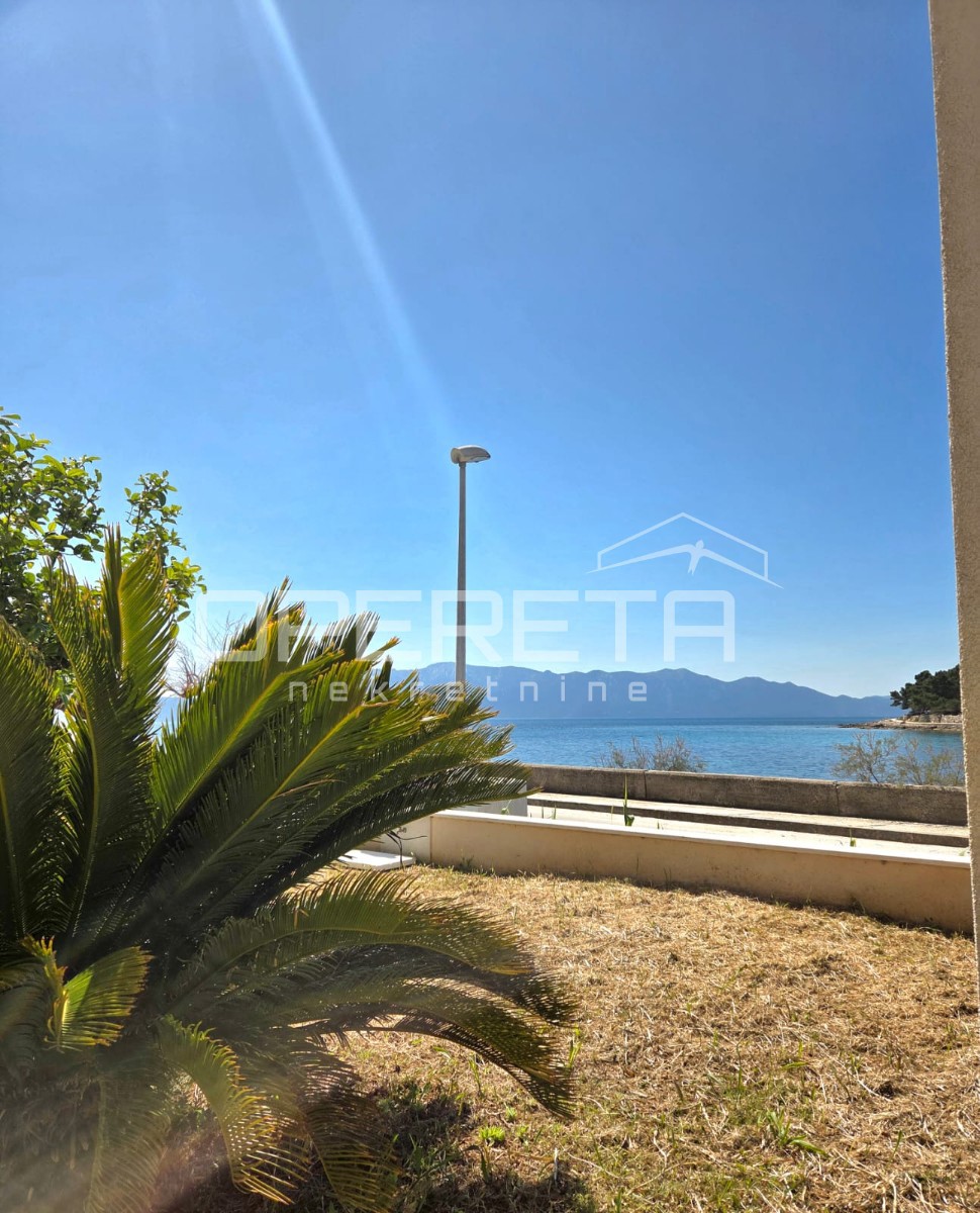 SUĆURAJ, ISOLA DI HVAR - IMMOBILE ESCLUSIVO IN PRIMA LINEA AL MARE