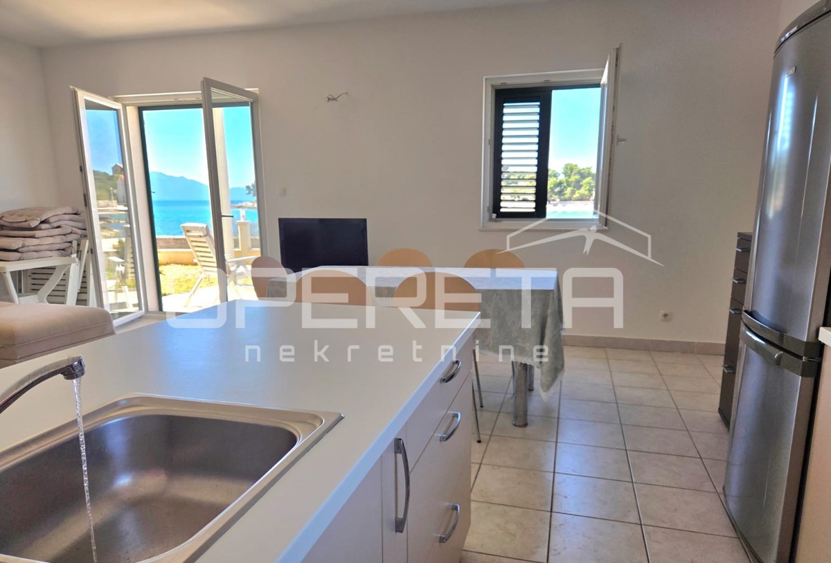 SUĆURAJ, ISOLA DI HVAR - IMMOBILE ESCLUSIVO IN PRIMA LINEA AL MARE