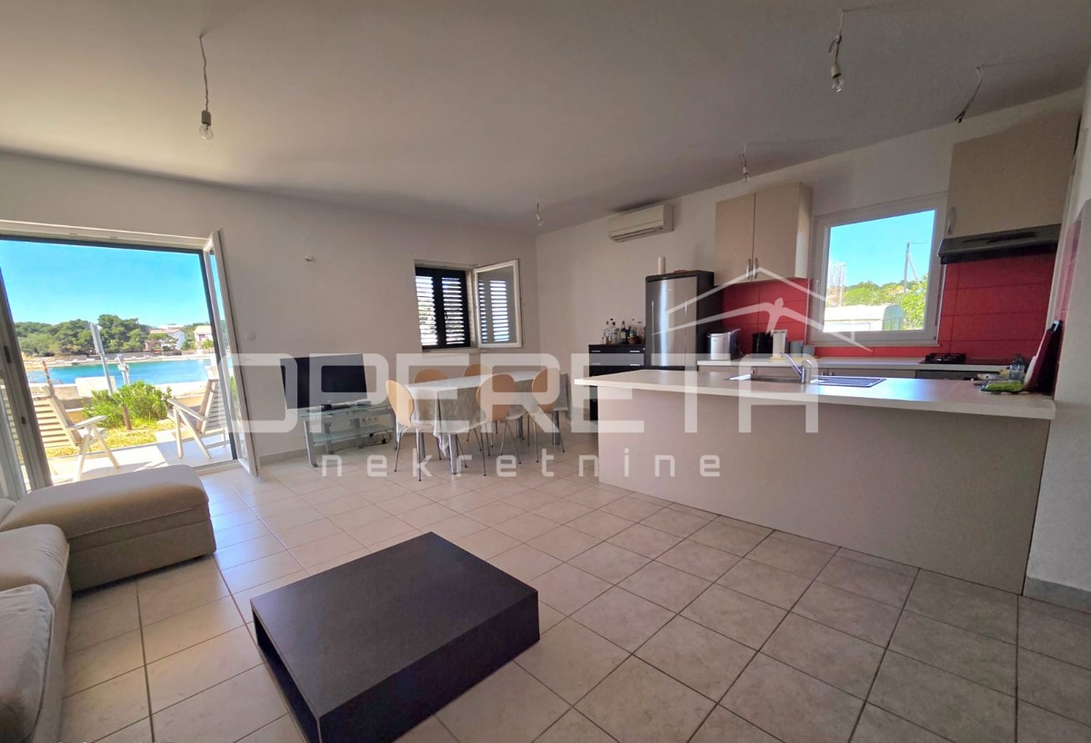 SUĆURAJ, ISOLA DI HVAR - IMMOBILE ESCLUSIVO IN PRIMA LINEA AL MARE