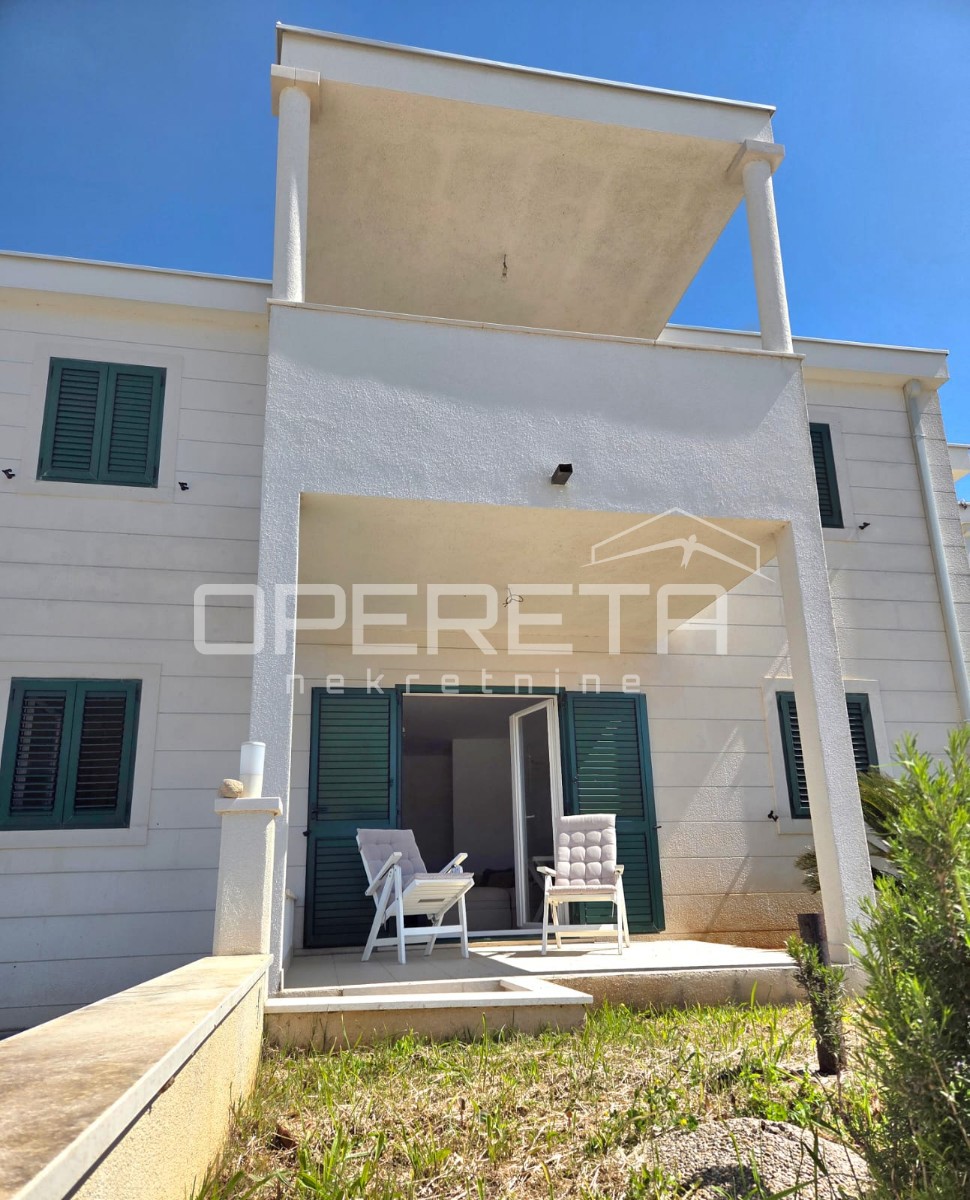 SUĆURAJ, ISOLA DI HVAR - IMMOBILE ESCLUSIVO IN PRIMA LINEA AL MARE