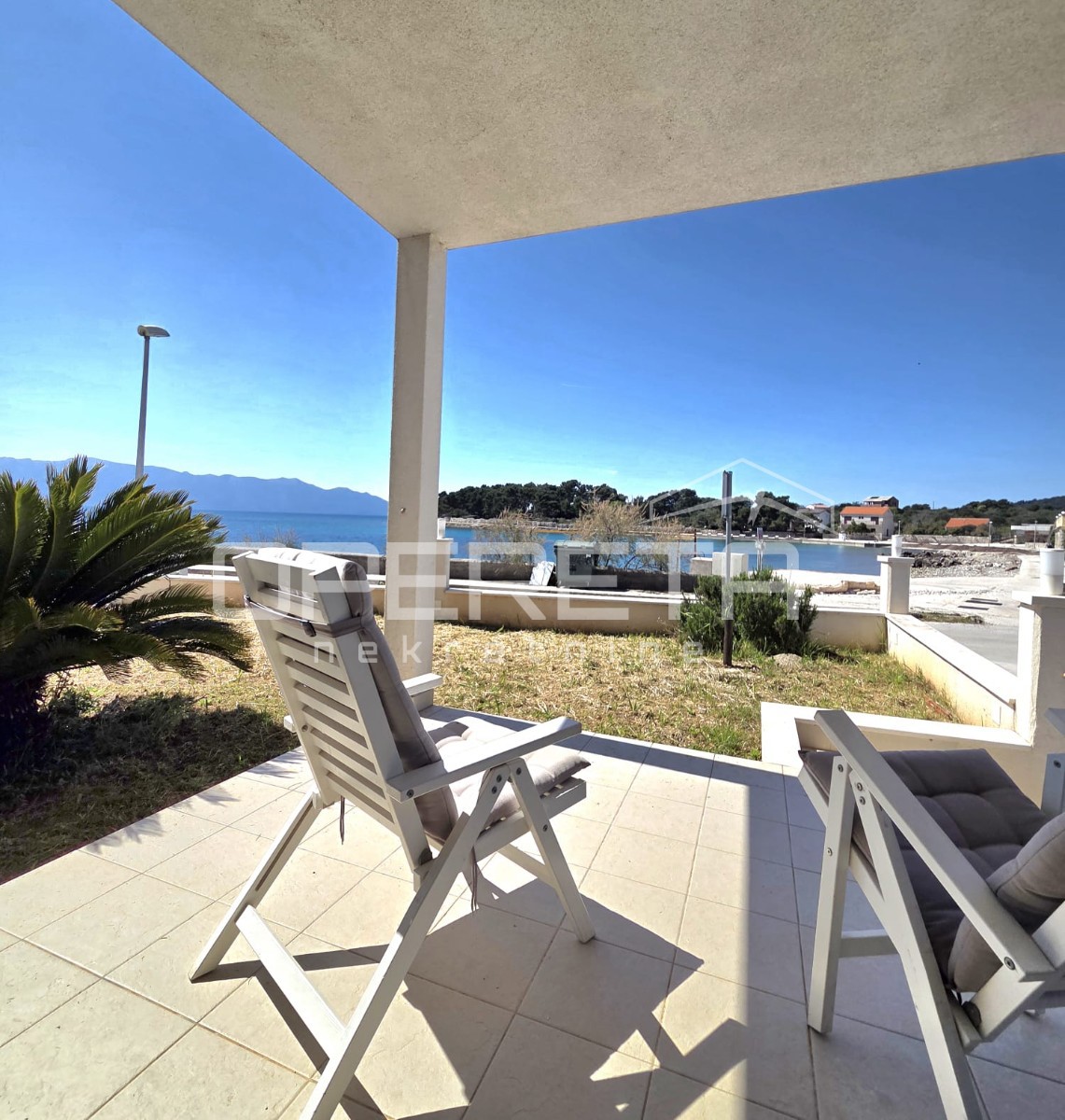 SUĆURAJ, ISOLA DI HVAR - IMMOBILE ESCLUSIVO IN PRIMA LINEA AL MARE