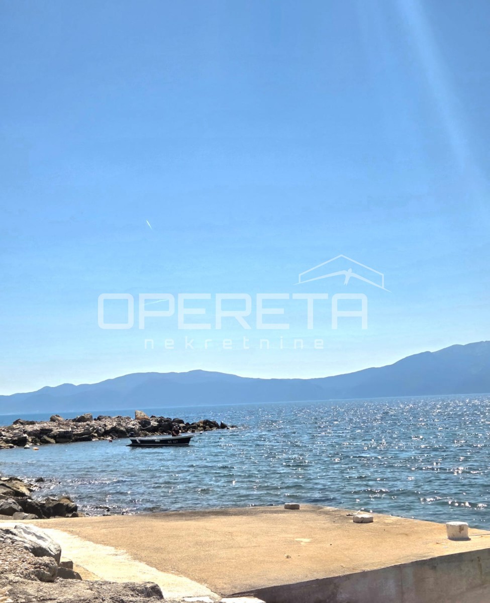SUĆURAJ, ISOLA DI HVAR - IMMOBILE ESCLUSIVO IN PRIMA LINEA AL MARE