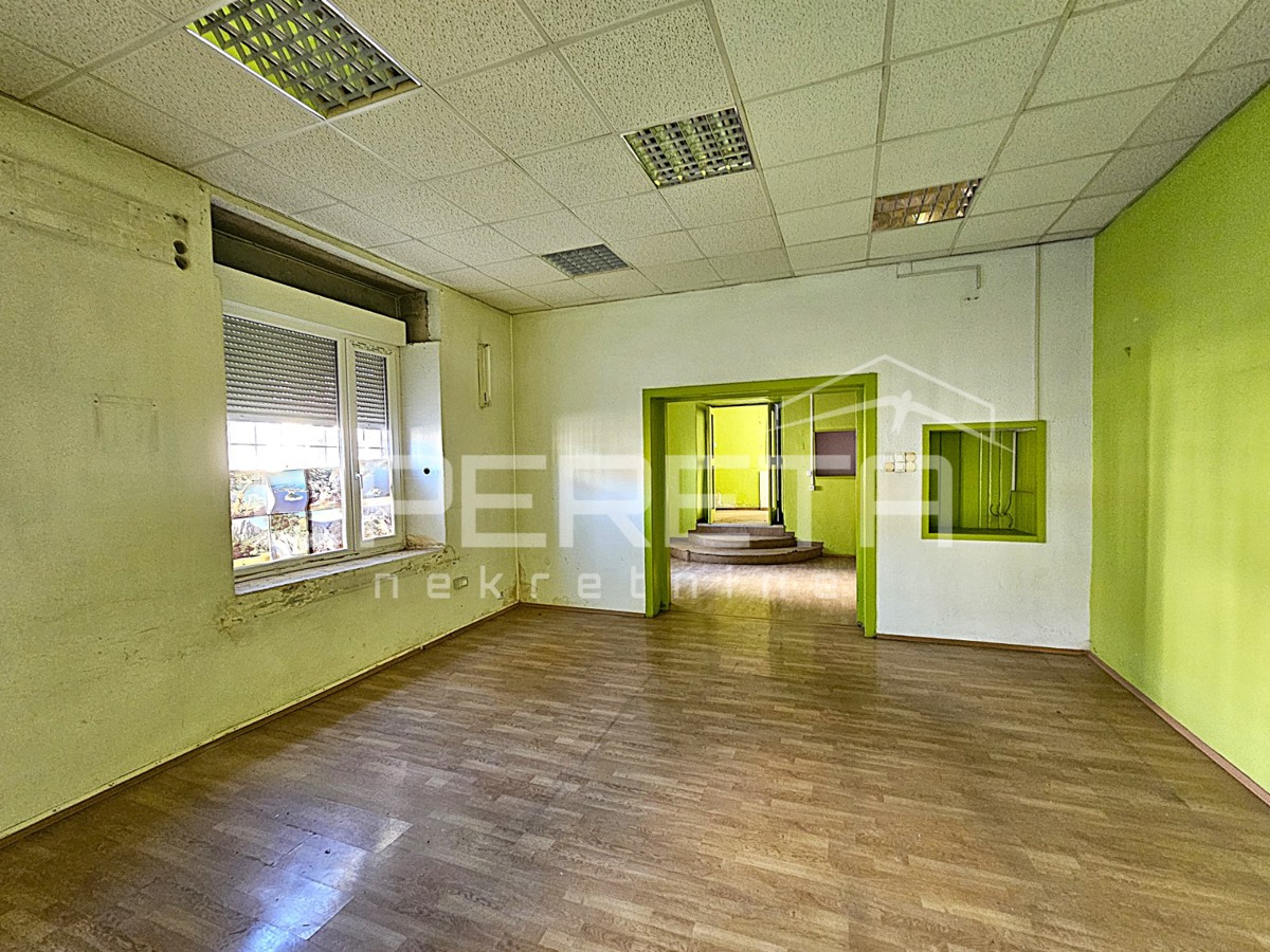 Locale commerciale in una posizione eccezionale nel centro di Kaštel Gomilica, 150 m²