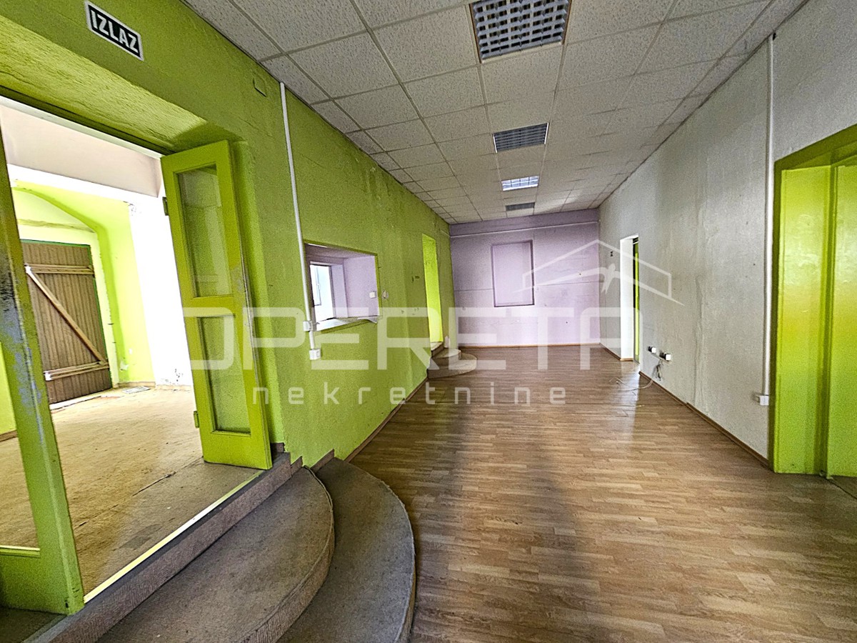 Locale commerciale in una posizione eccezionale nel centro di Kaštel Gomilica, 150 m²
