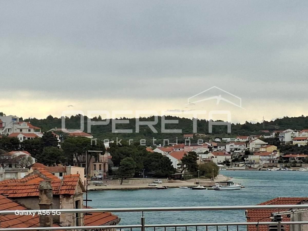 Tisno, Casa moderna 168m2 - nuova costruzione nel centro stesso