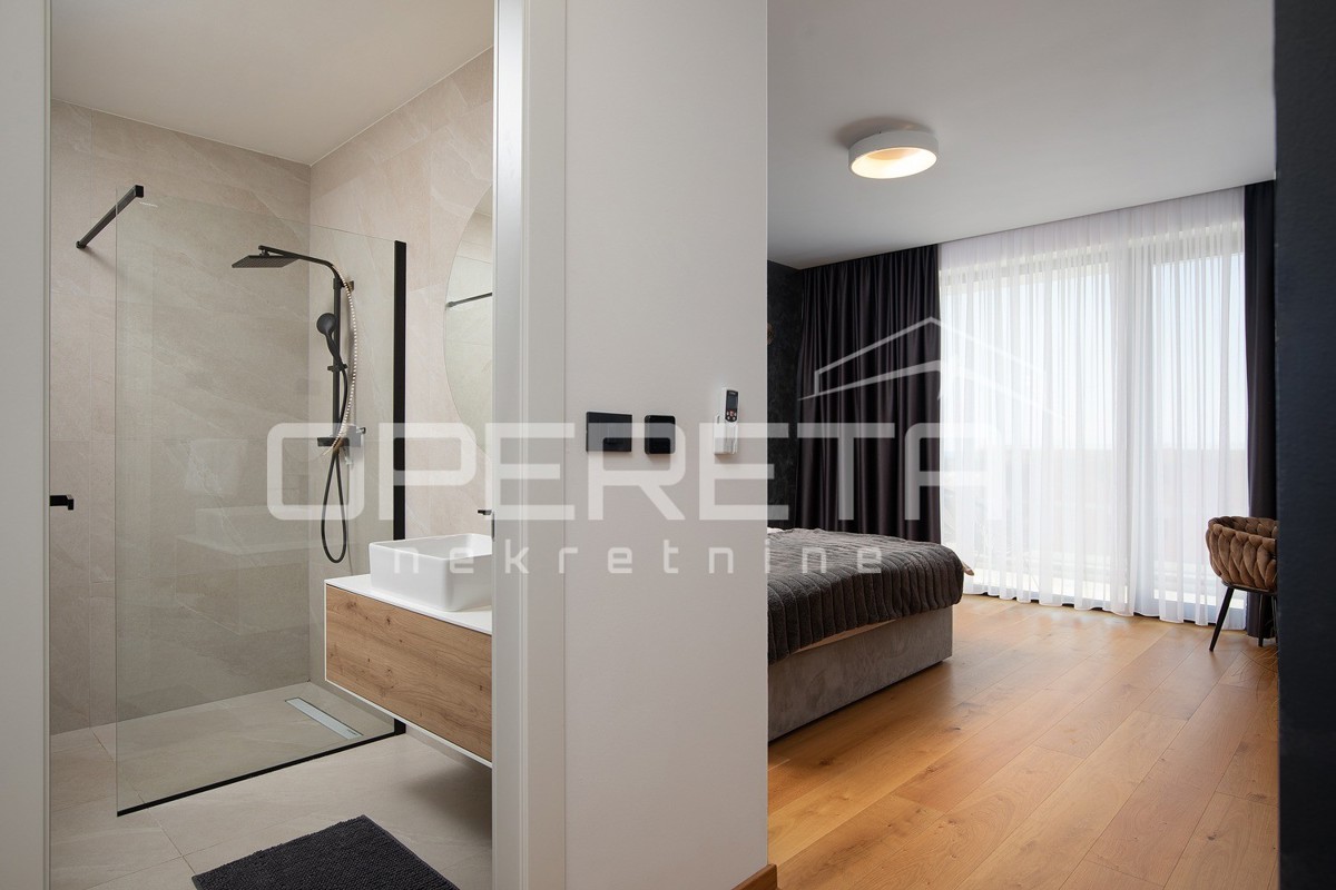 Moderna residenza di 300 m2 con vista mare, cucina estiva e finiture di alta qualità