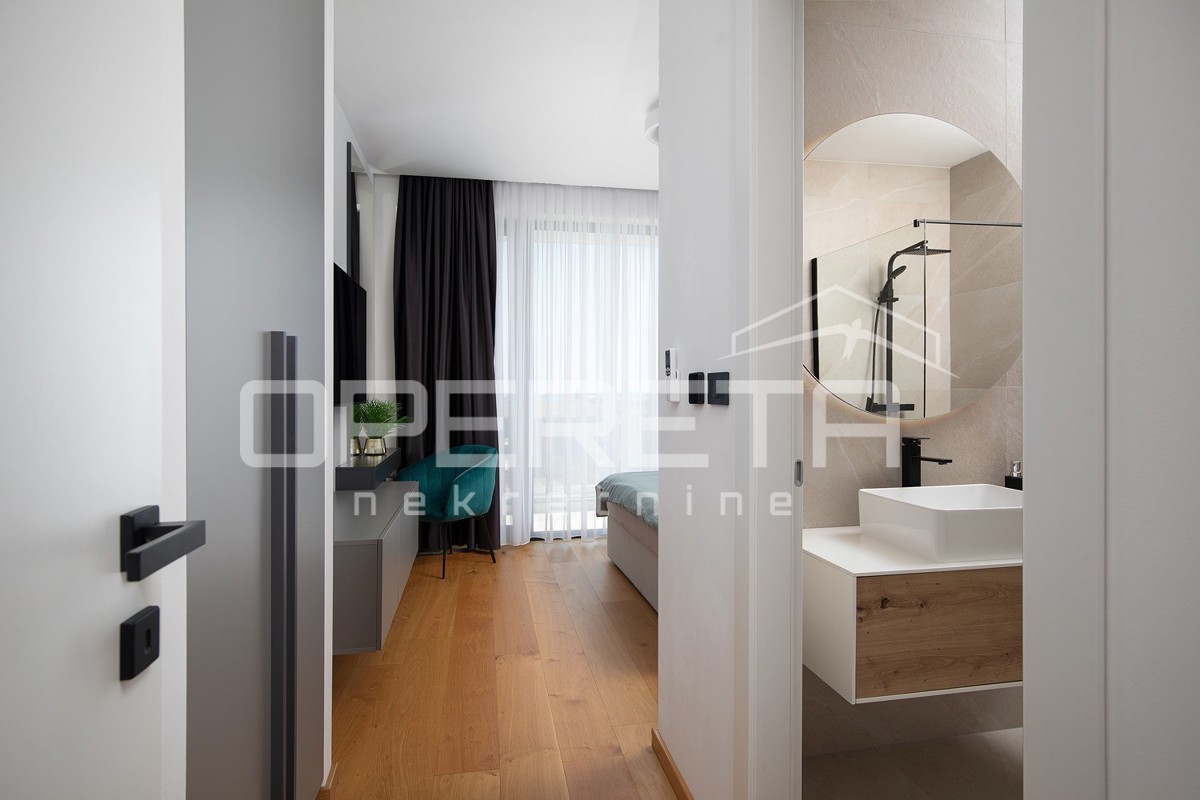 Moderna residenza di 300 m2 con vista mare, cucina estiva e finiture di alta qualità