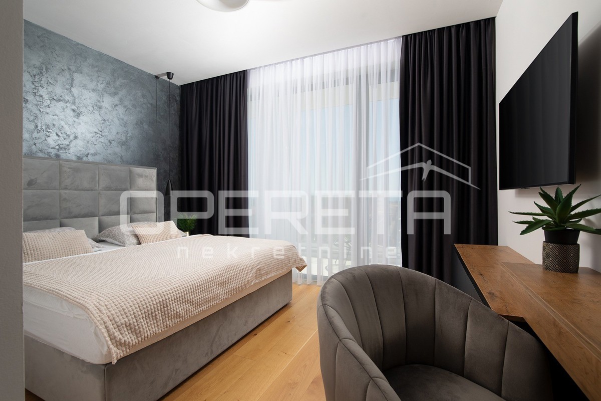 Moderna residenza di 300 m2 con vista mare, cucina estiva e finiture di alta qualità