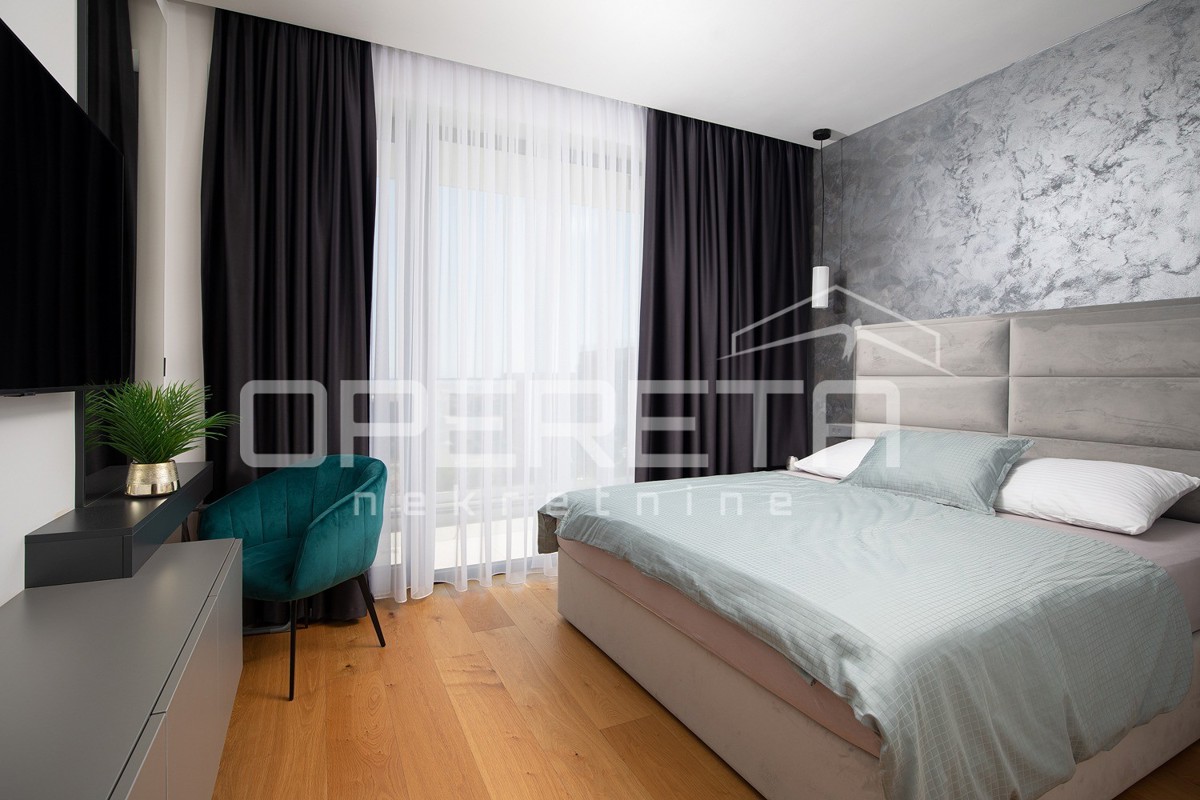 Moderna residenza di 300 m2 con vista mare, cucina estiva e finiture di alta qualità