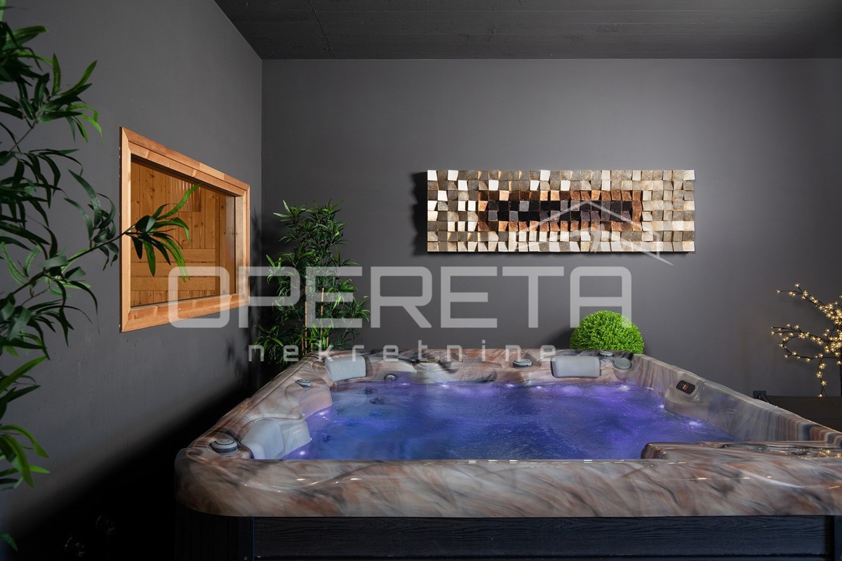 Moderna residenza di 300 m2 con vista mare, cucina estiva e finiture di alta qualità