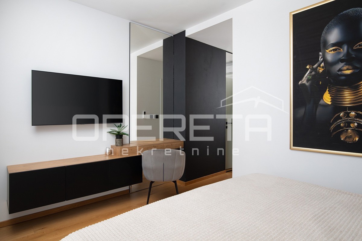 Moderna residenza di 300 m2 con vista mare, cucina estiva e finiture di alta qualità