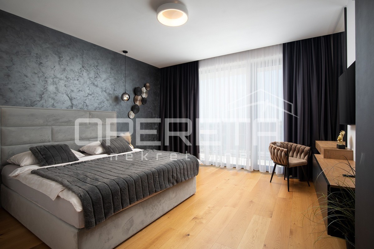 Moderna residenza di 300 m2 con vista mare, cucina estiva e finiture di alta qualità