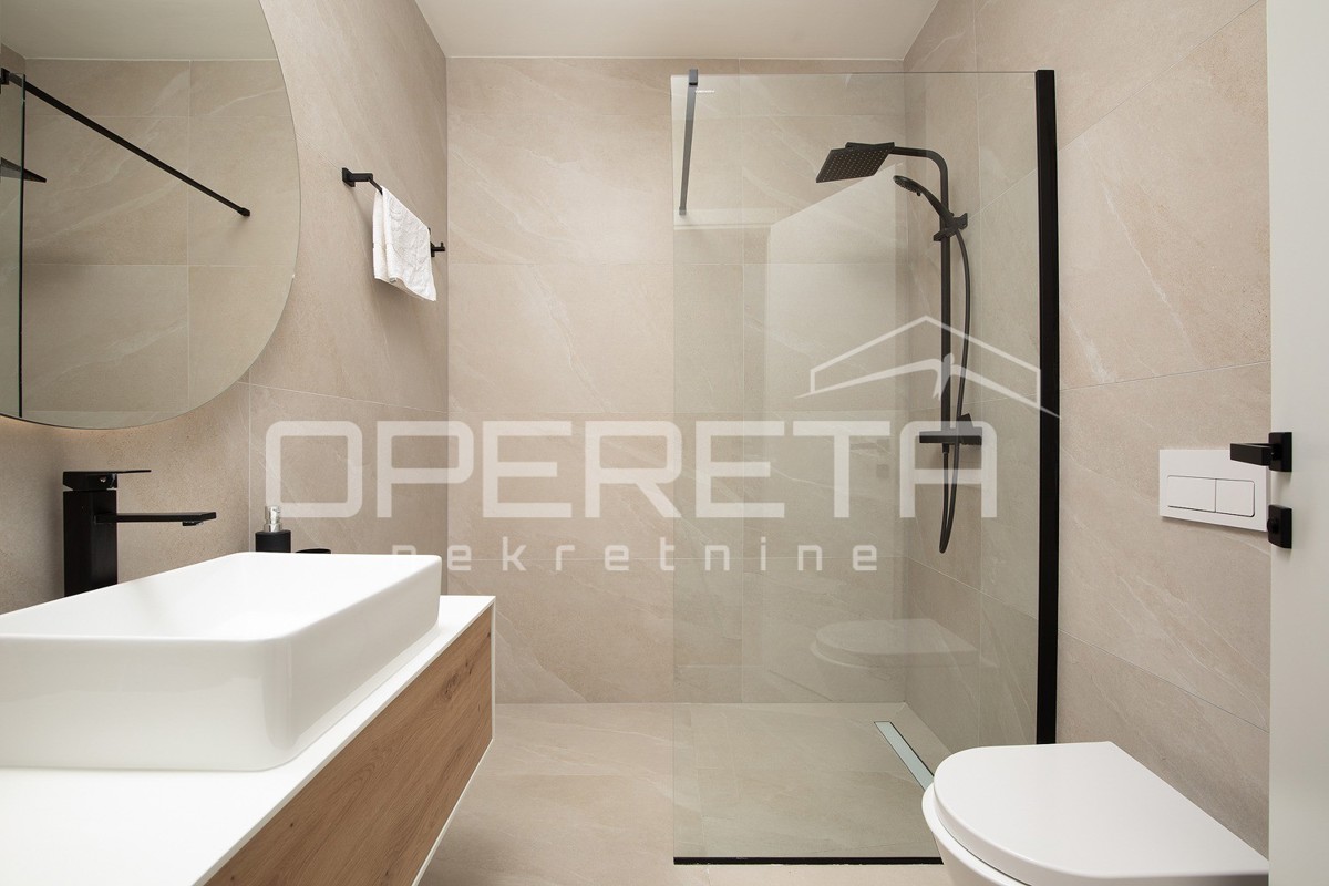 Moderna residenza di 300 m2 con vista mare, cucina estiva e finiture di alta qualità