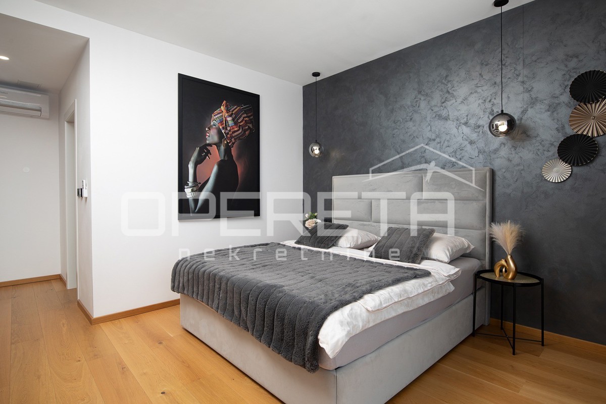 Moderna residenza di 300 m2 con vista mare, cucina estiva e finiture di alta qualità