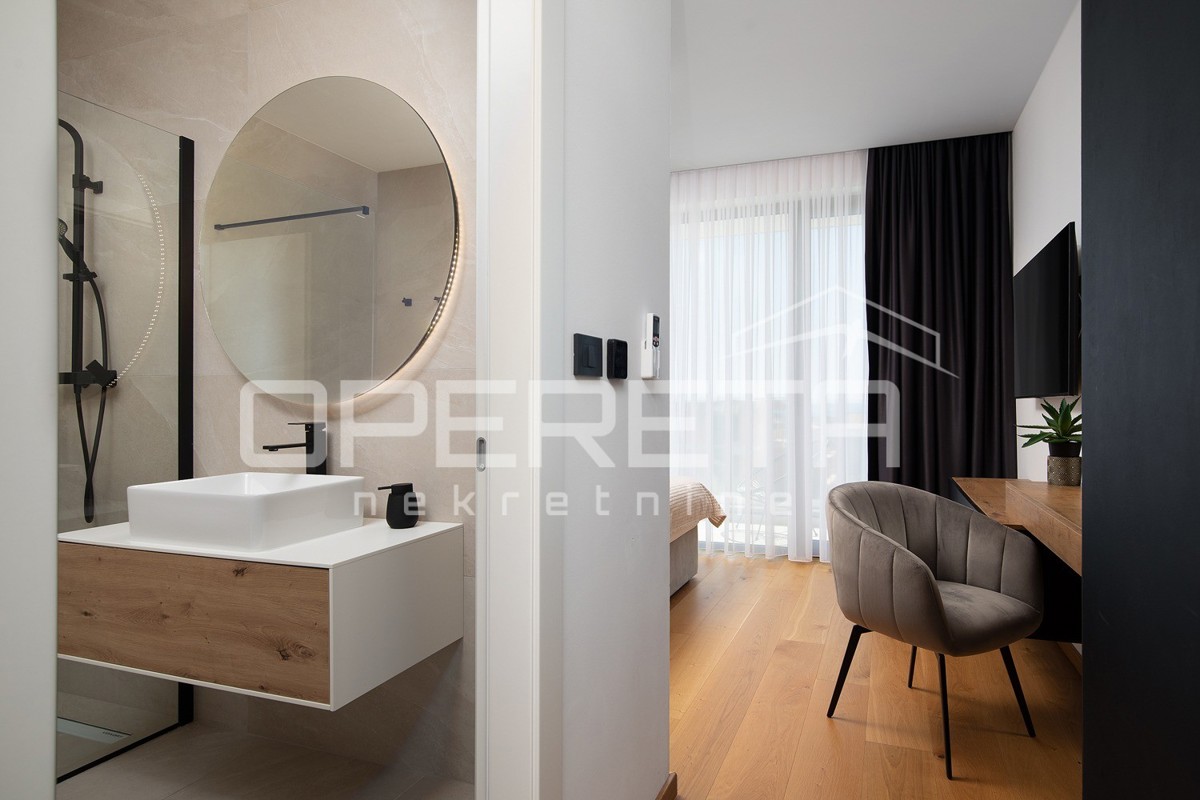 Moderna residenza di 300 m2 con vista mare, cucina estiva e finiture di alta qualità