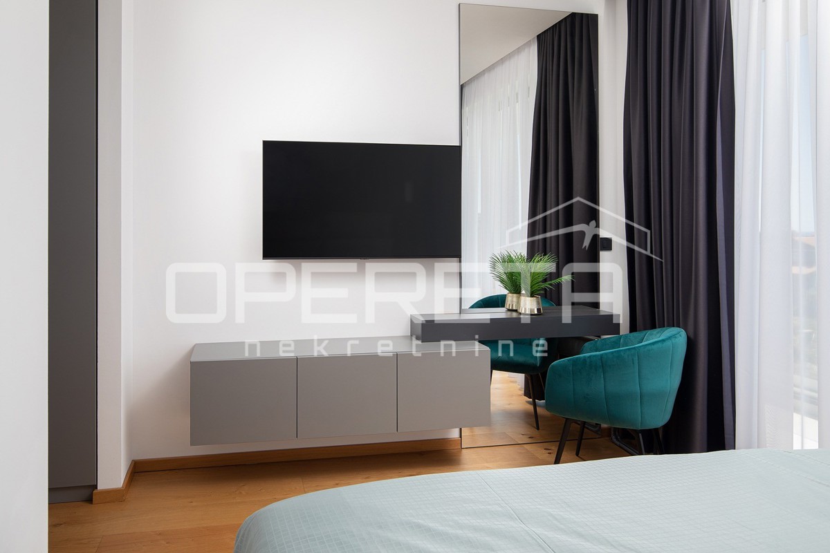 Moderna residenza di 300 m2 con vista mare, cucina estiva e finiture di alta qualità