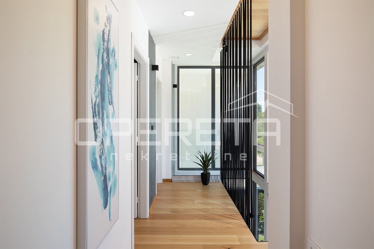 Moderna residenza di 300 m2 con vista mare, cucina estiva e finiture di alta qualità