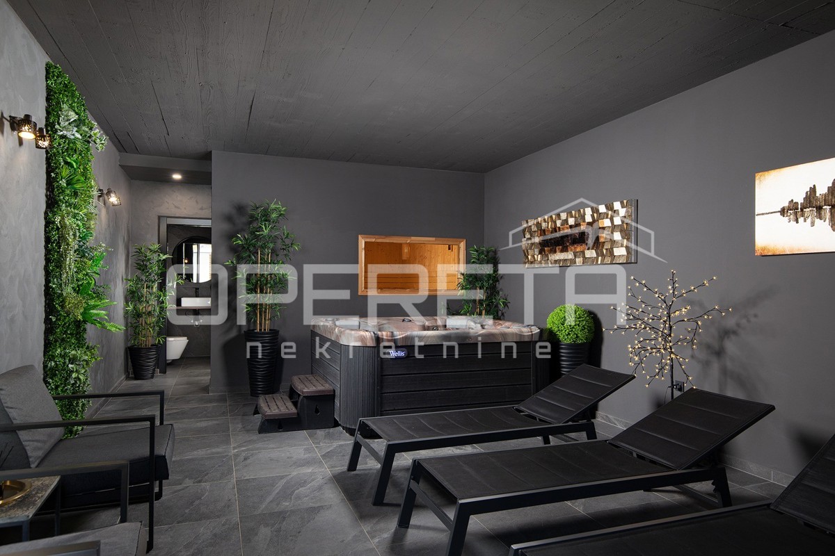 Moderna residenza di 300 m2 con vista mare, cucina estiva e finiture di alta qualità