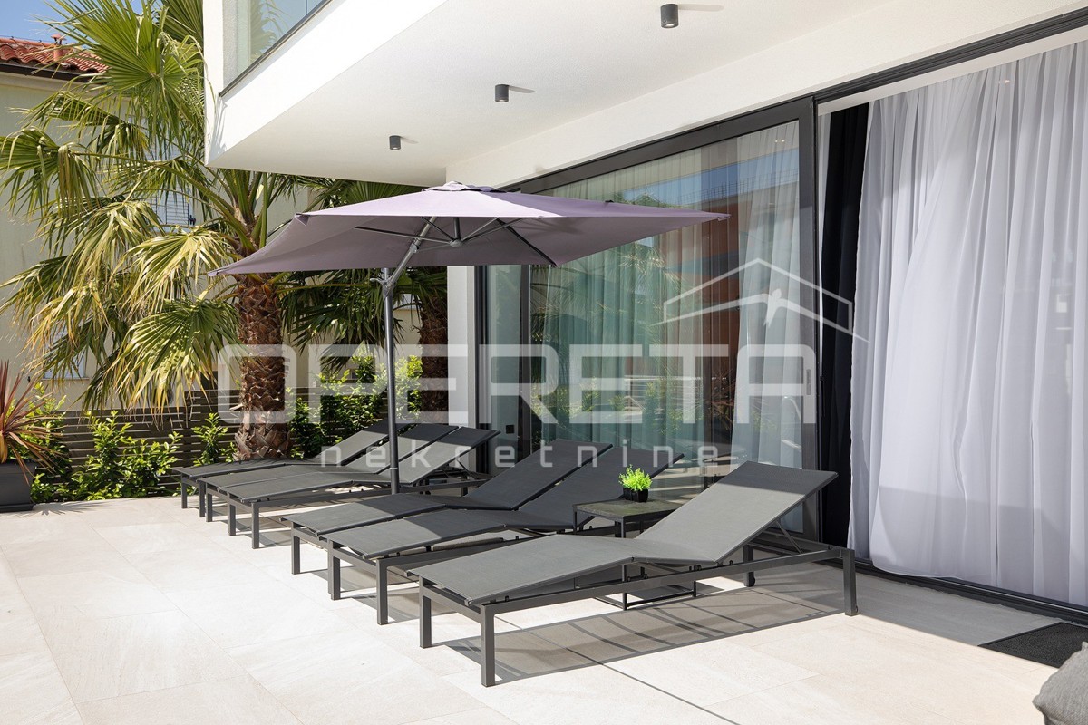 Moderna residenza di 300 m2 con vista mare, cucina estiva e finiture di alta qualità